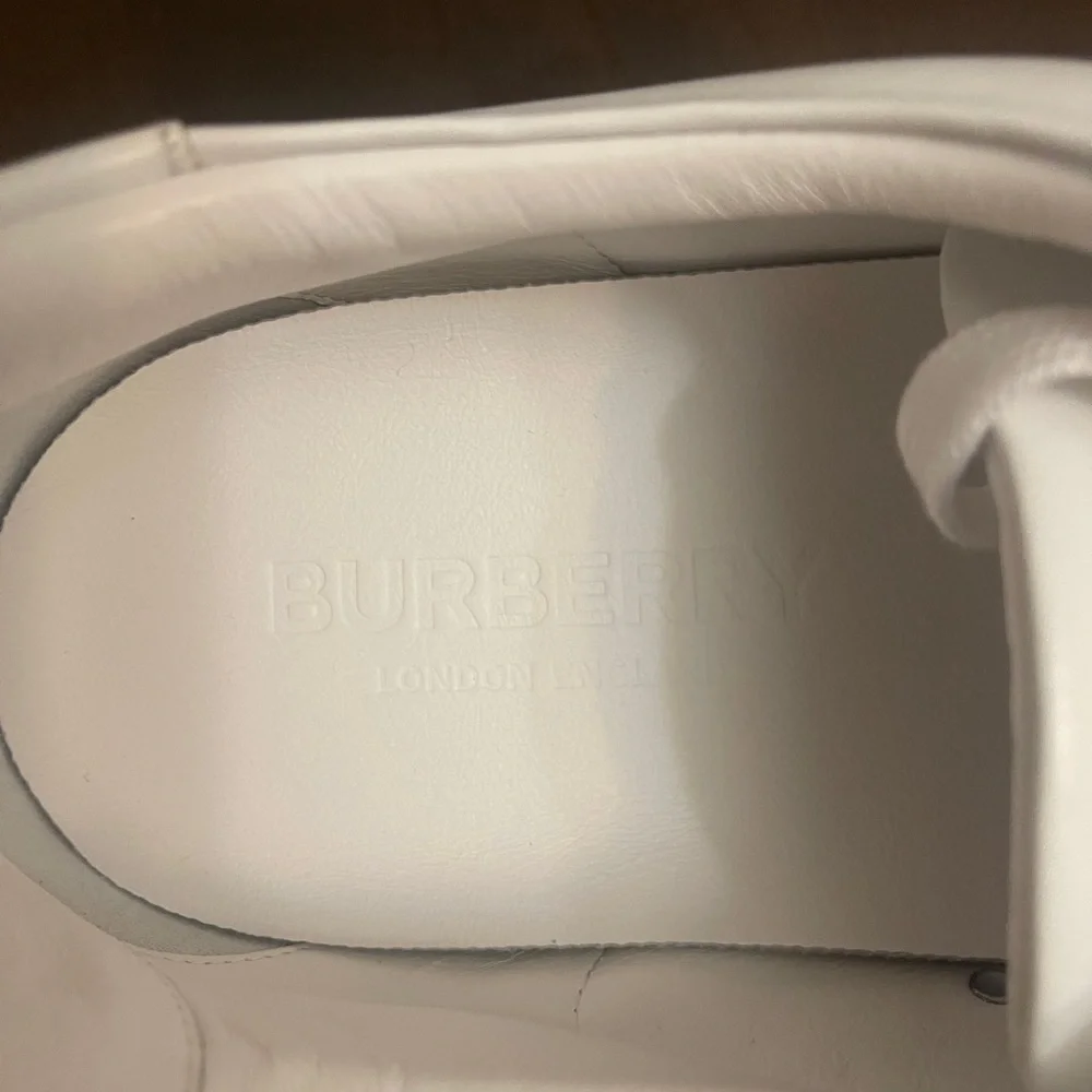 Burberry White Sneakers Minimalist Design - Picture 15 of 15